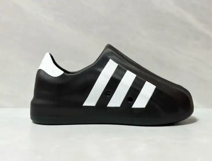 hype Adidas Sneakers