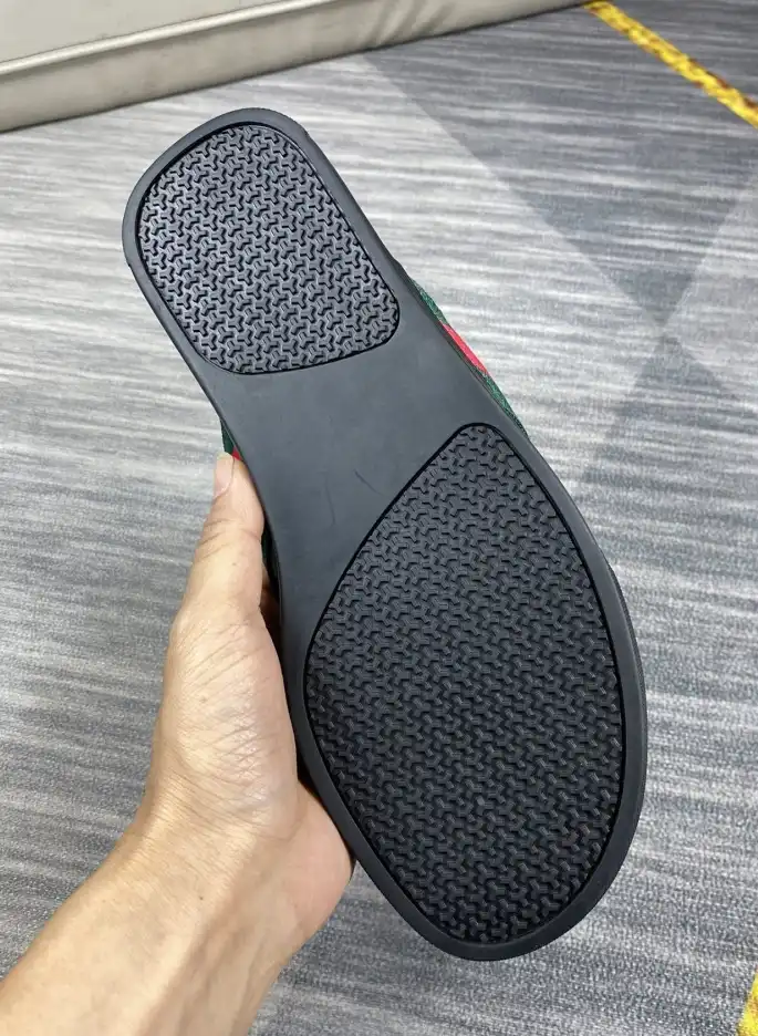 hype Gucci Slippers