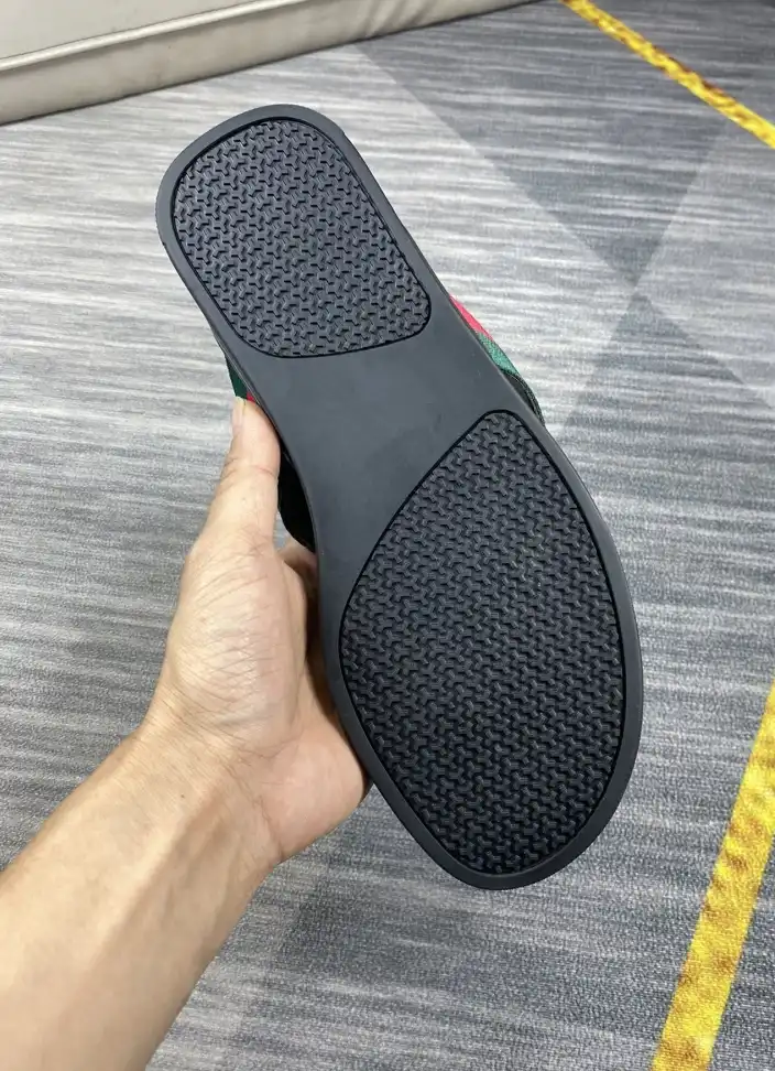 hype Gucci Slippers