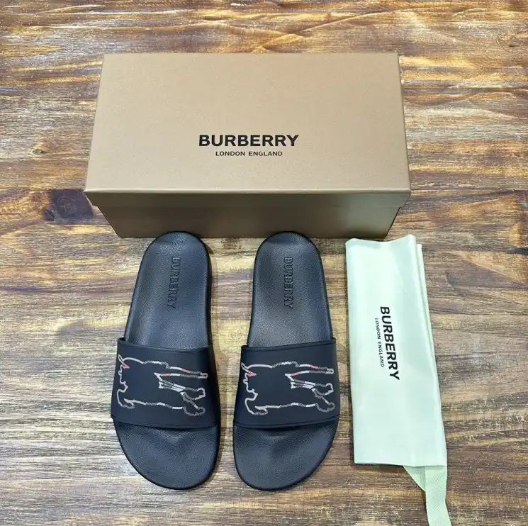 hype Burberry Slippers