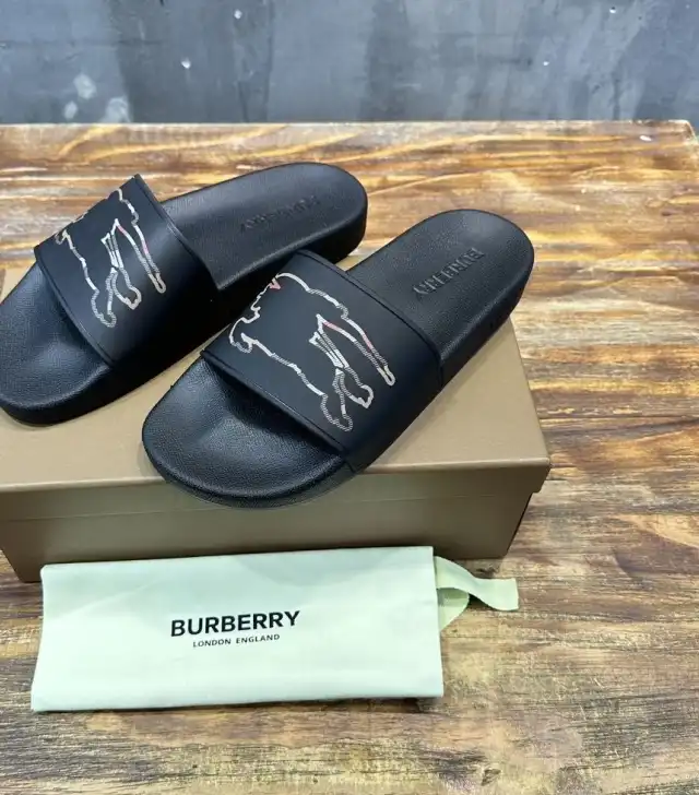 hype Burberry Slippers