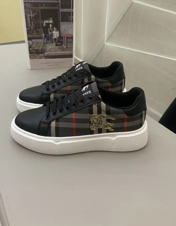 hype Burberry Sneakers