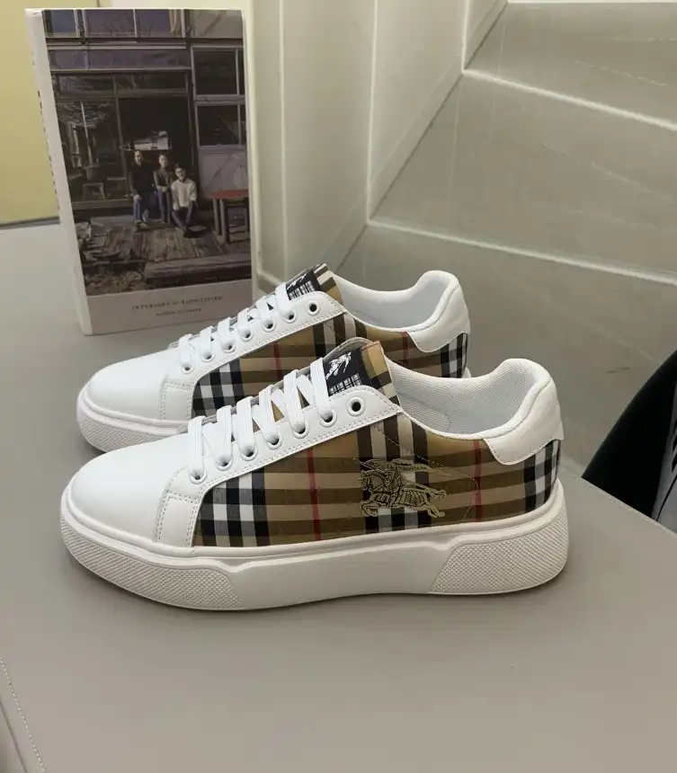 hype Burberry Sneakers