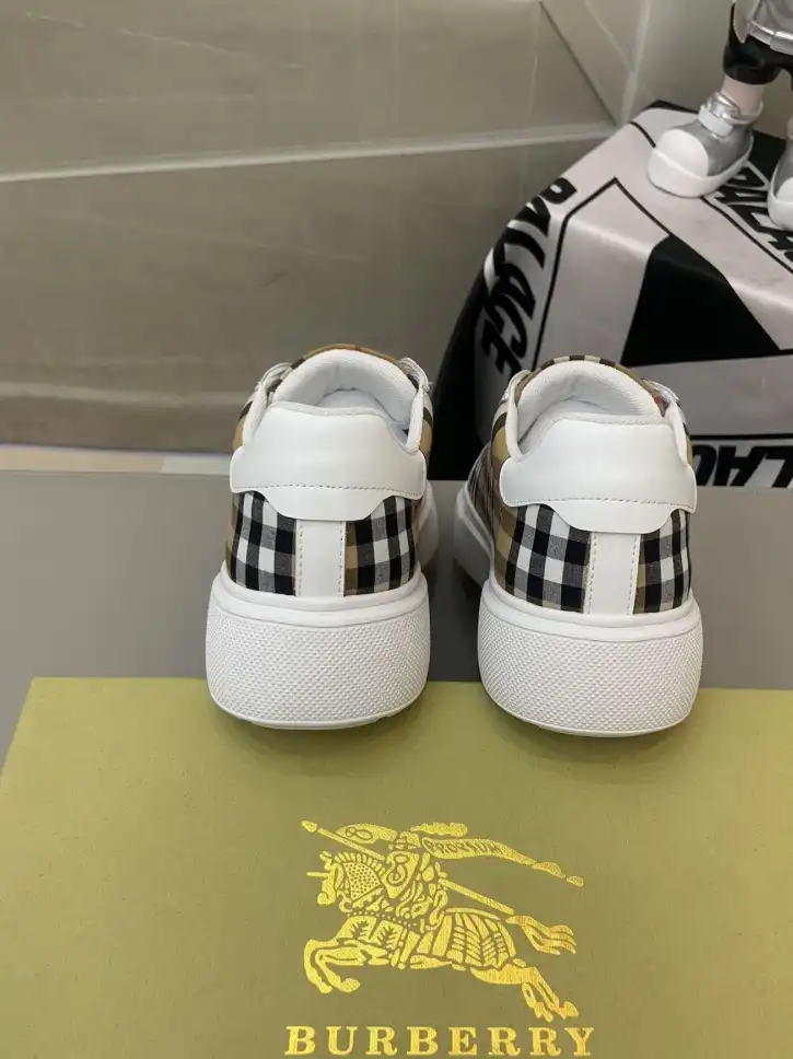 hype Burberry Sneakers