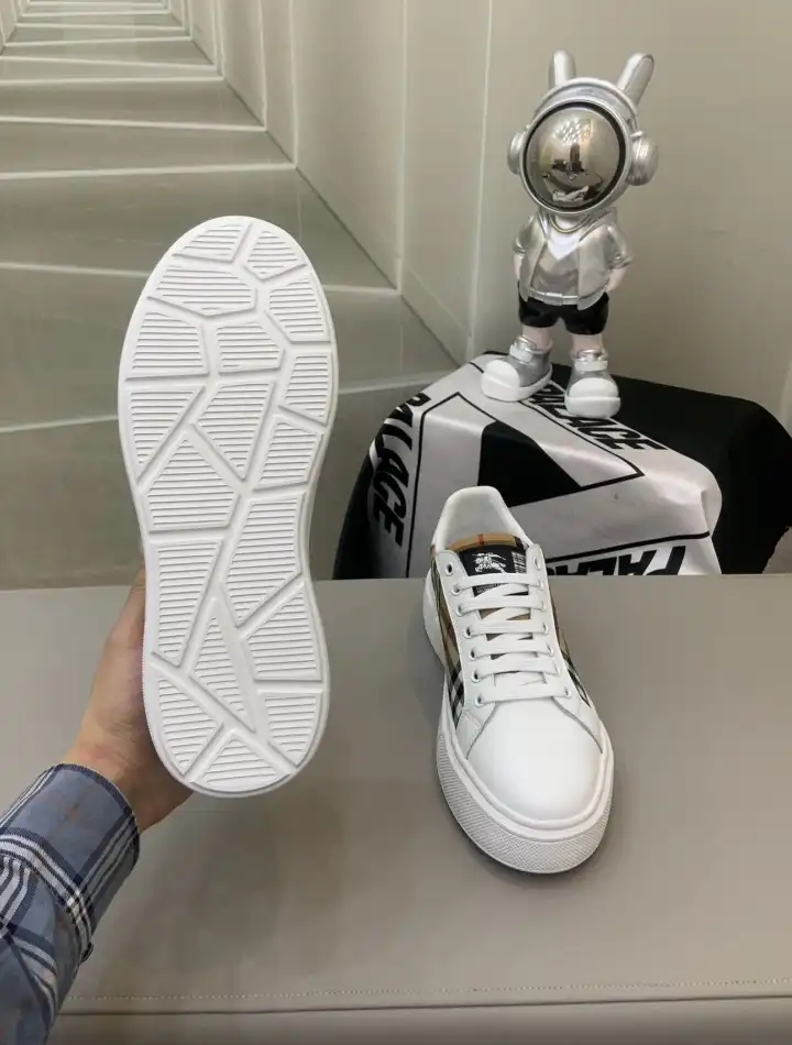 hype Burberry Sneakers