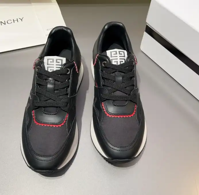 hype Givenchy Sneakers