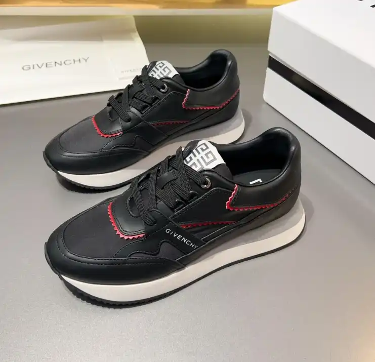 hype Givenchy Sneakers