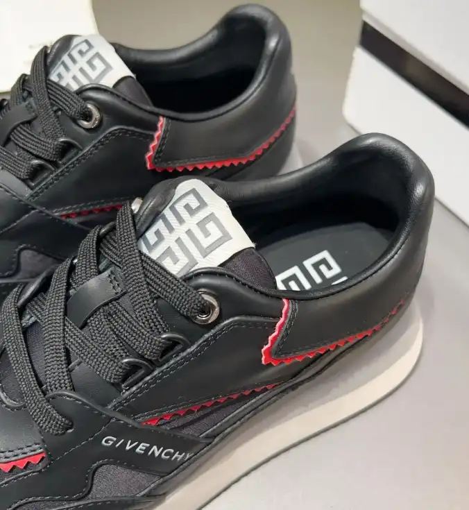 hype Givenchy Sneakers