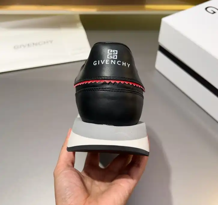 hype Givenchy Sneakers