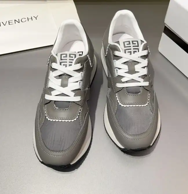 hype Givenchy Sneakers