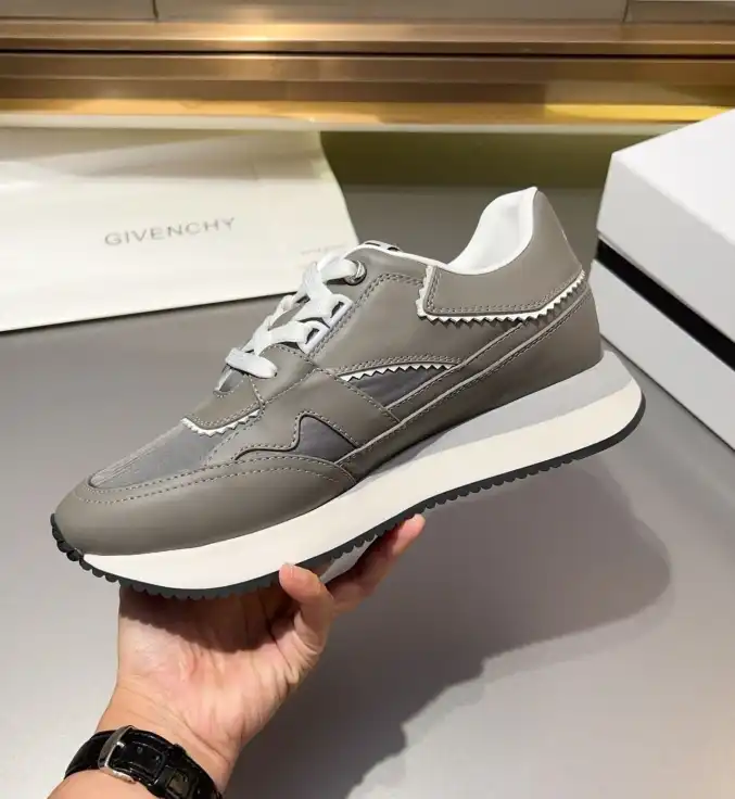 hype Givenchy Sneakers