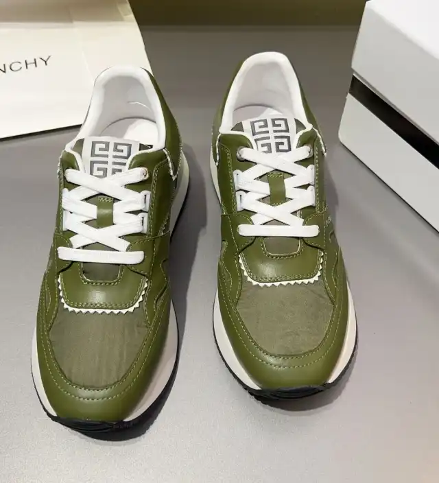 hype Givenchy Sneakers