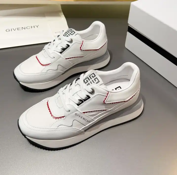 hype Givenchy Sneakers