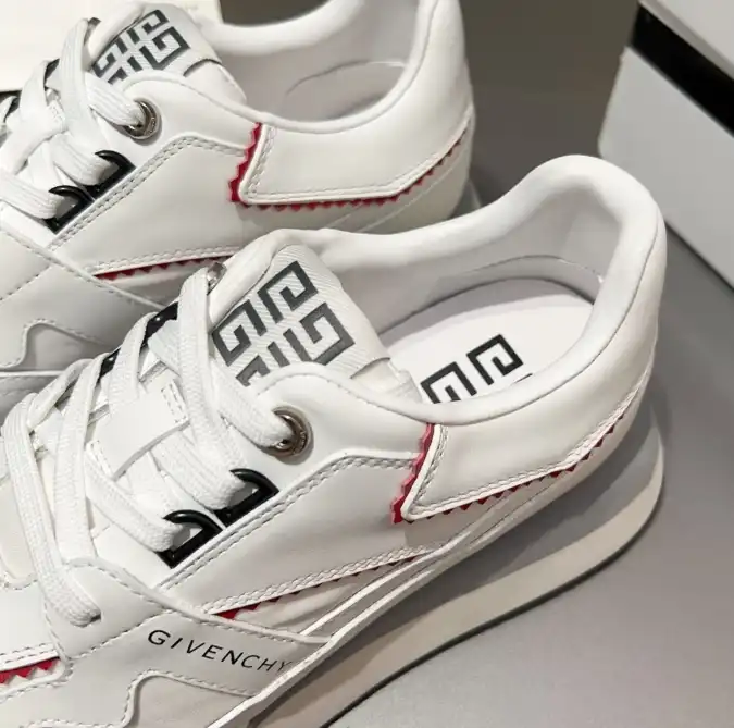 hype Givenchy Sneakers