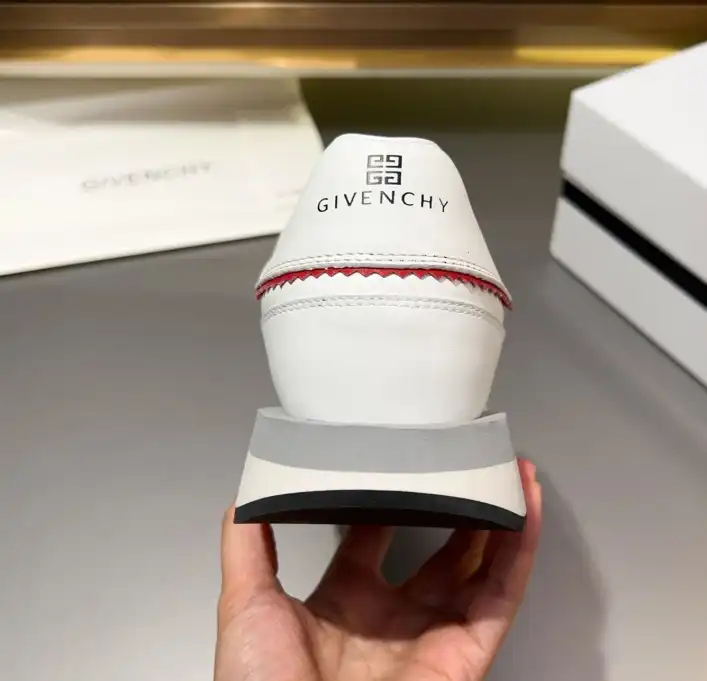 hype Givenchy Sneakers