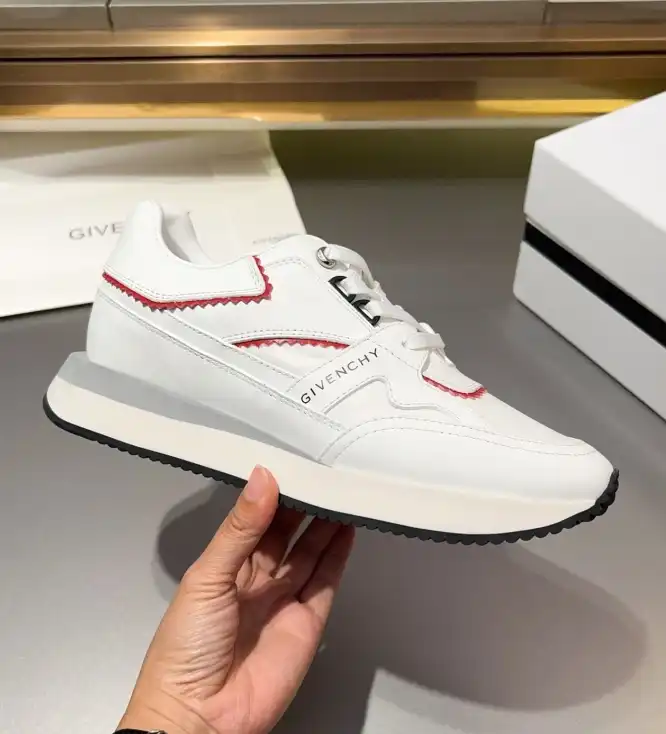 hype Givenchy Sneakers