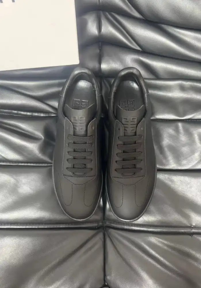 hype Givenchy Sneakers