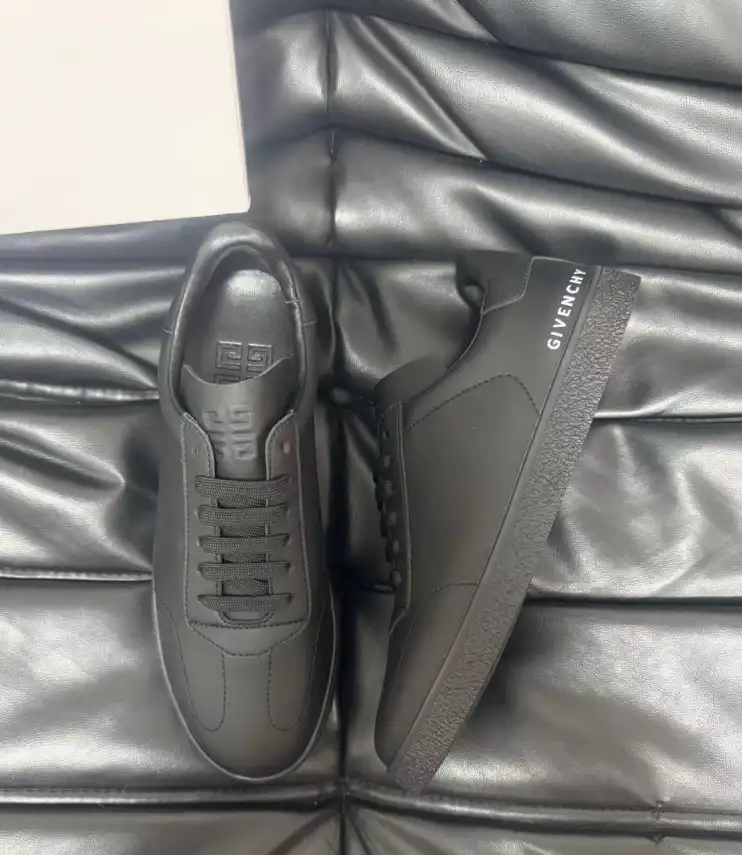 hype Givenchy Sneakers