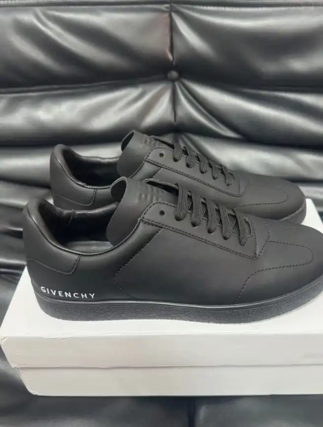 hype Givenchy Sneakers