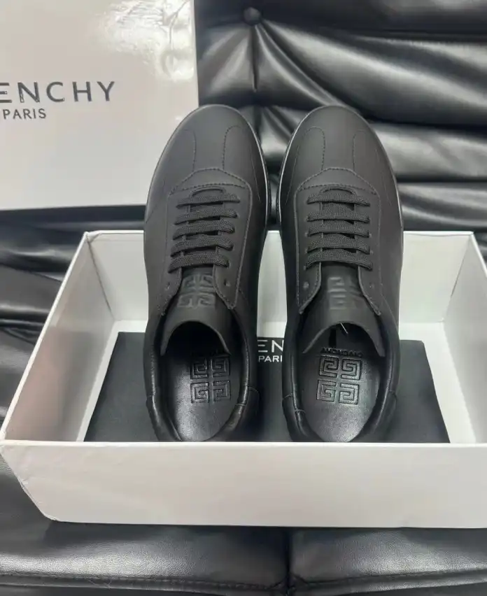 hype Givenchy Sneakers