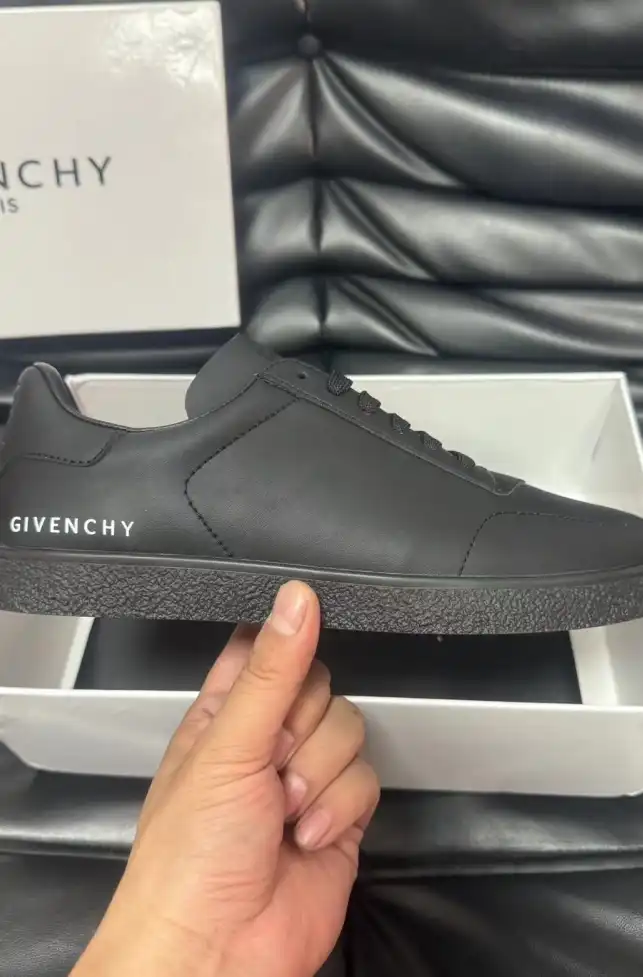 hype Givenchy Sneakers