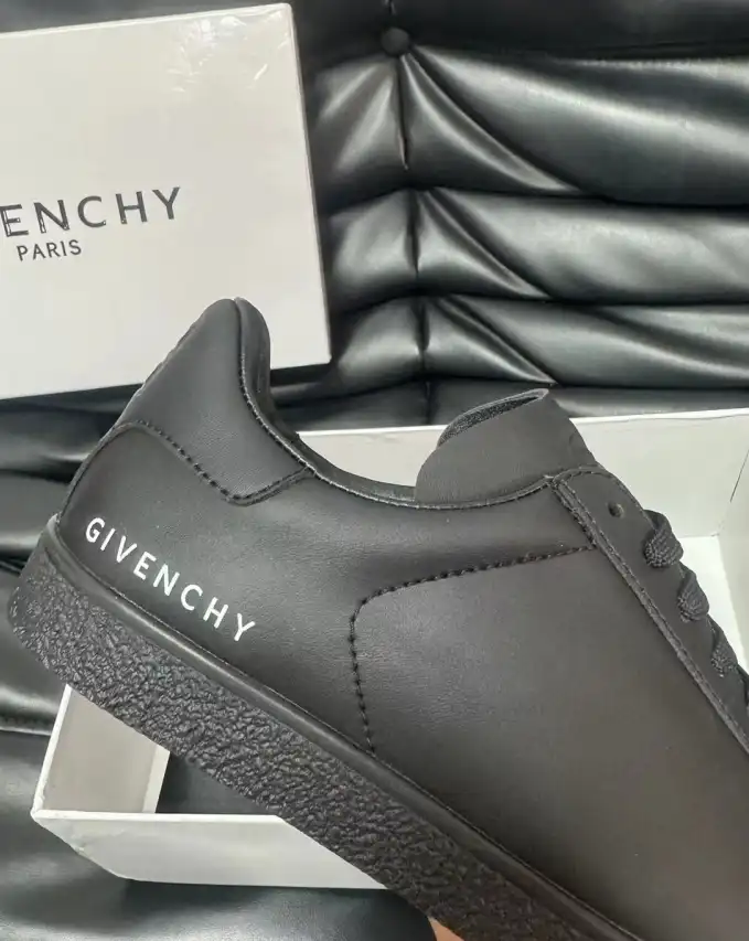 hype Givenchy Sneakers