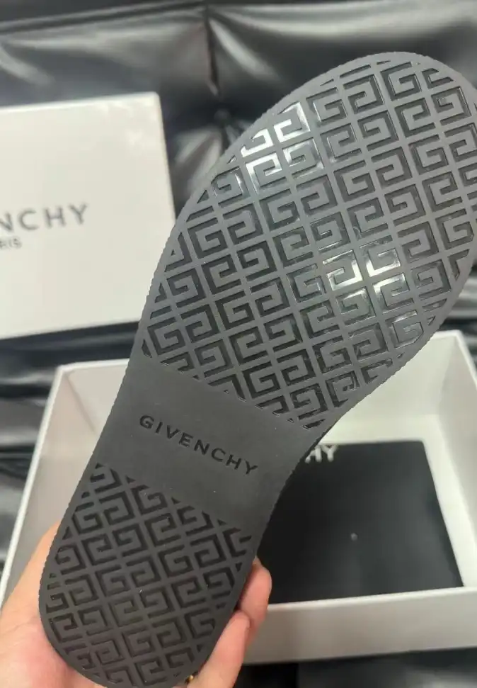 hype Givenchy Sneakers