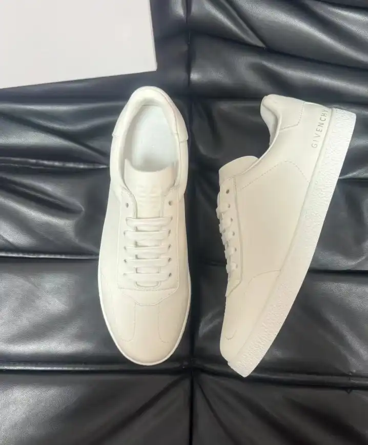 hype Givenchy Sneakers