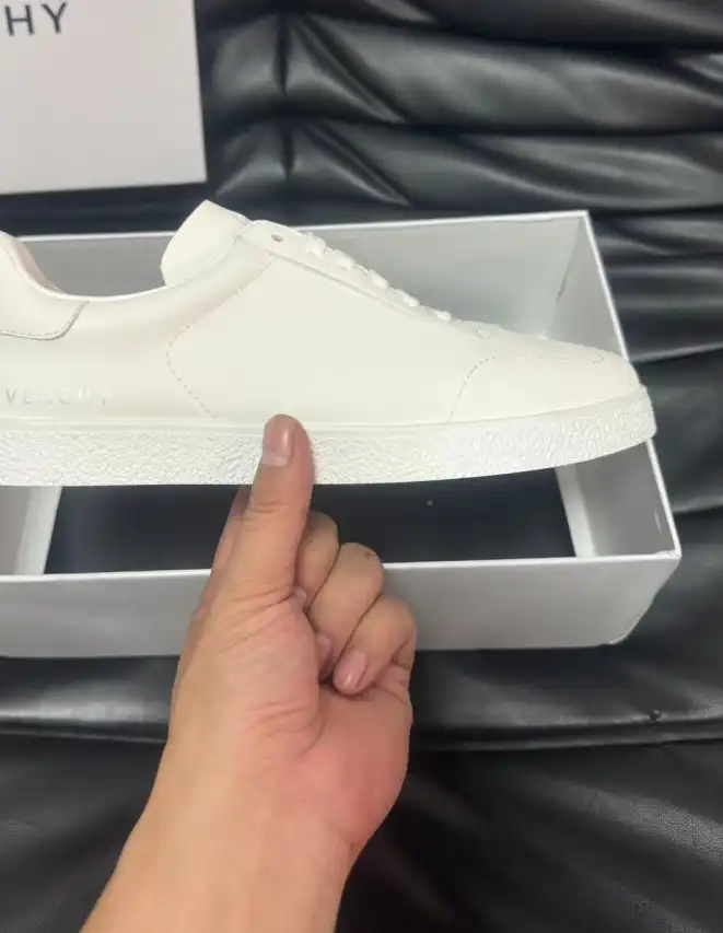 hype Givenchy Sneakers