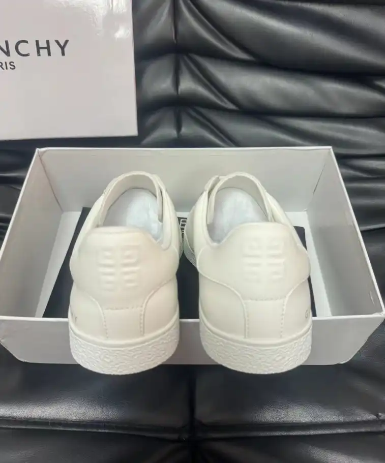 hype Givenchy Sneakers