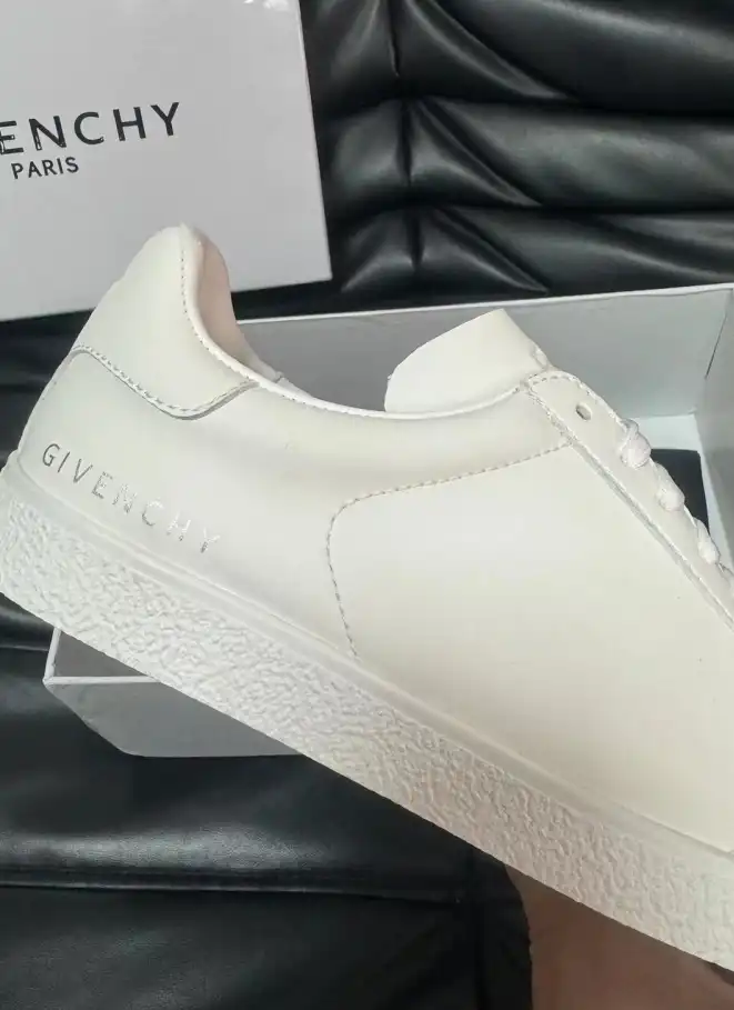 hype Givenchy Sneakers