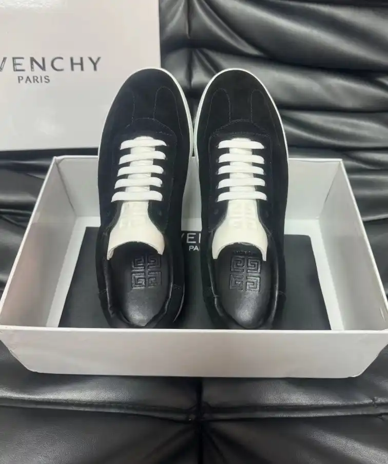 hype Givenchy Sneakers