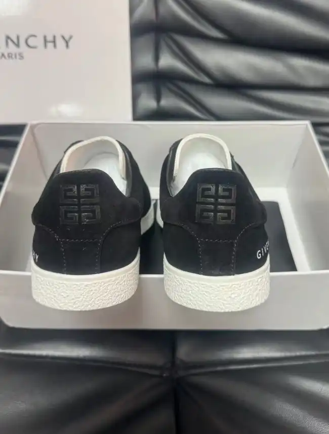 hype Givenchy Sneakers