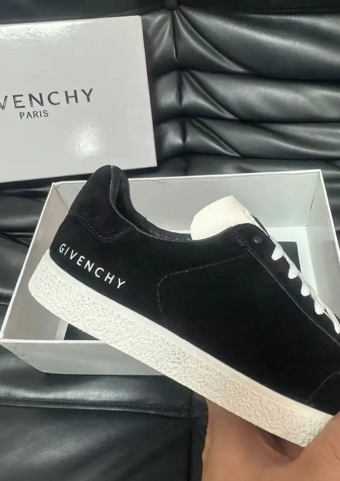 hype Givenchy Sneakers