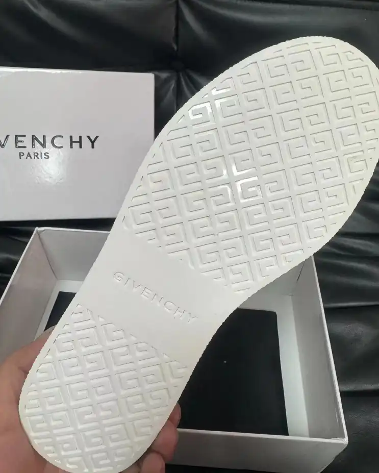 hype Givenchy Sneakers