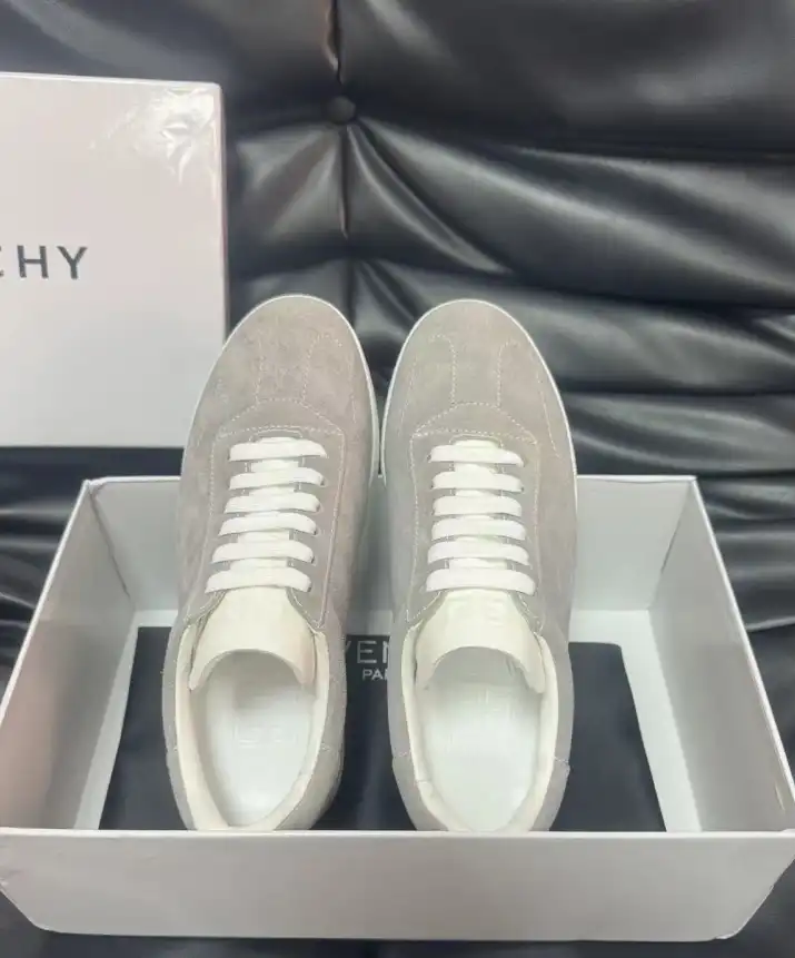 hype Givenchy Sneakers