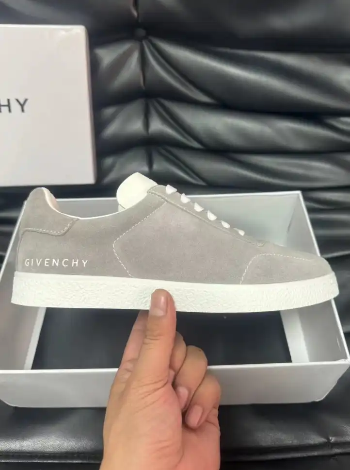 hype Givenchy Sneakers