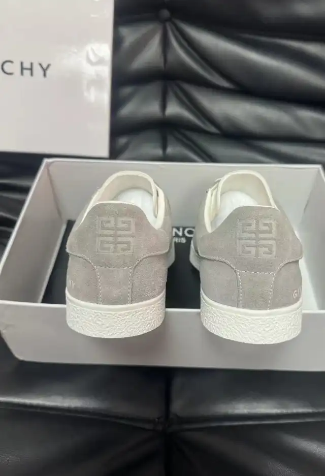 hype Givenchy Sneakers