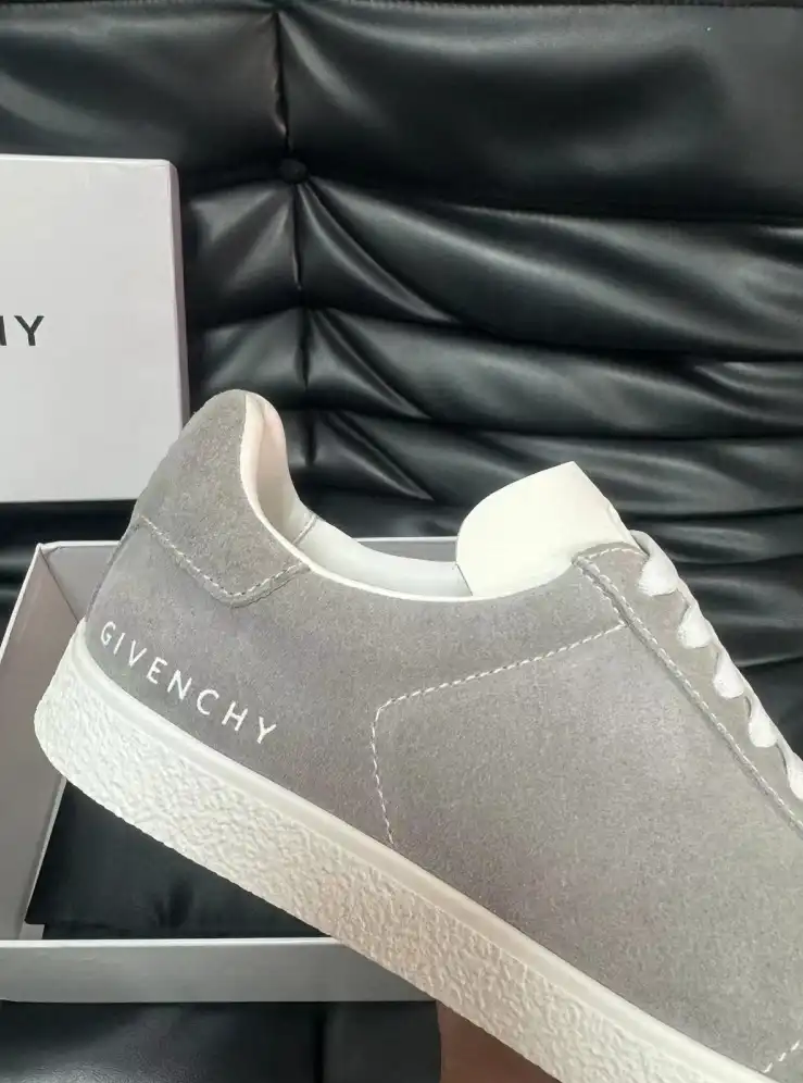 hype Givenchy Sneakers