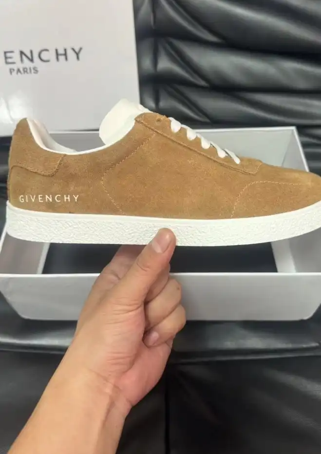 hype Givenchy Sneakers