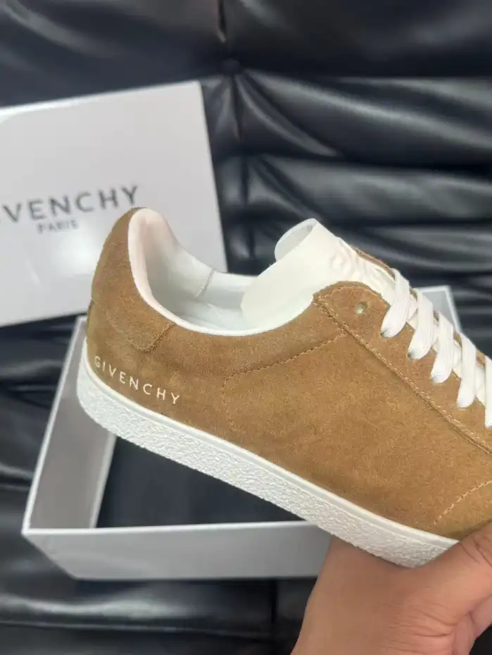 hype Givenchy Sneakers