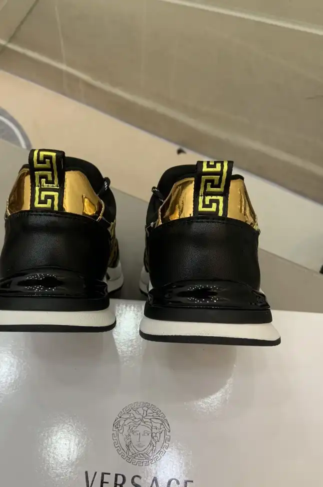 hype Givenchy Sneakers