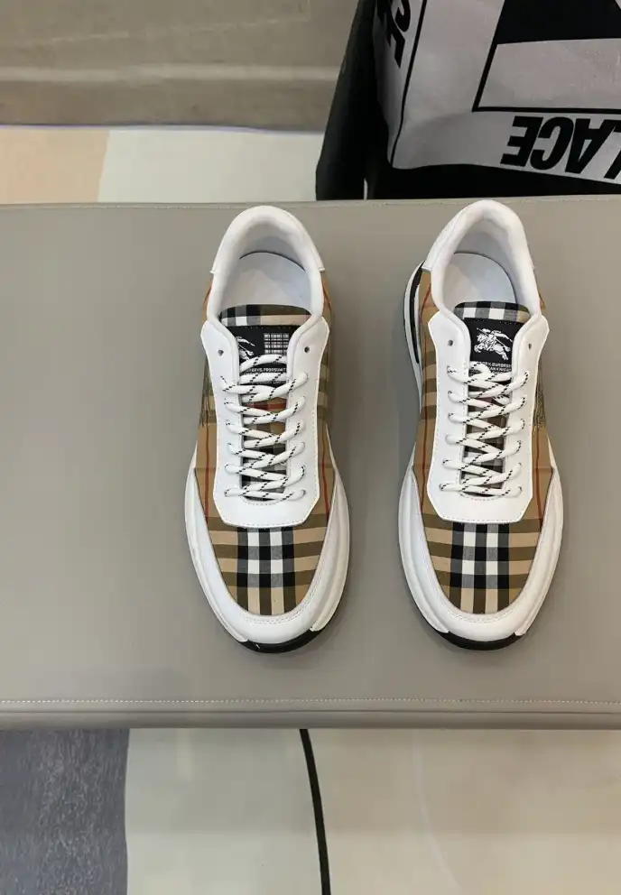 hype Burberry Sneakers