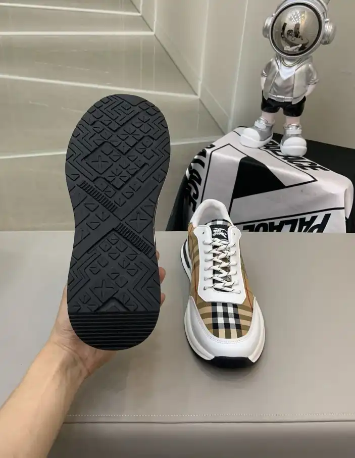 hype Burberry Sneakers