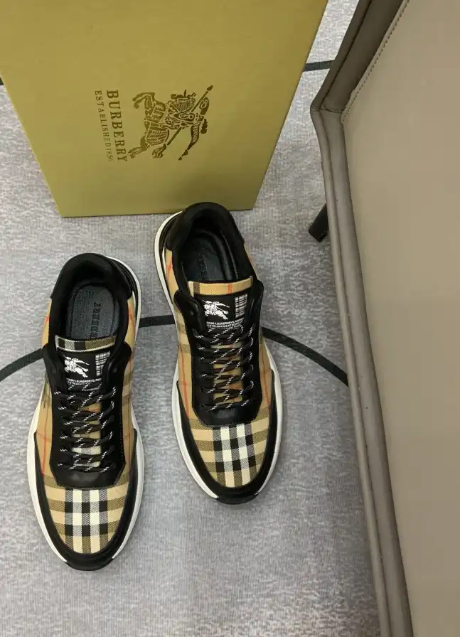 hype Burberry Sneakers