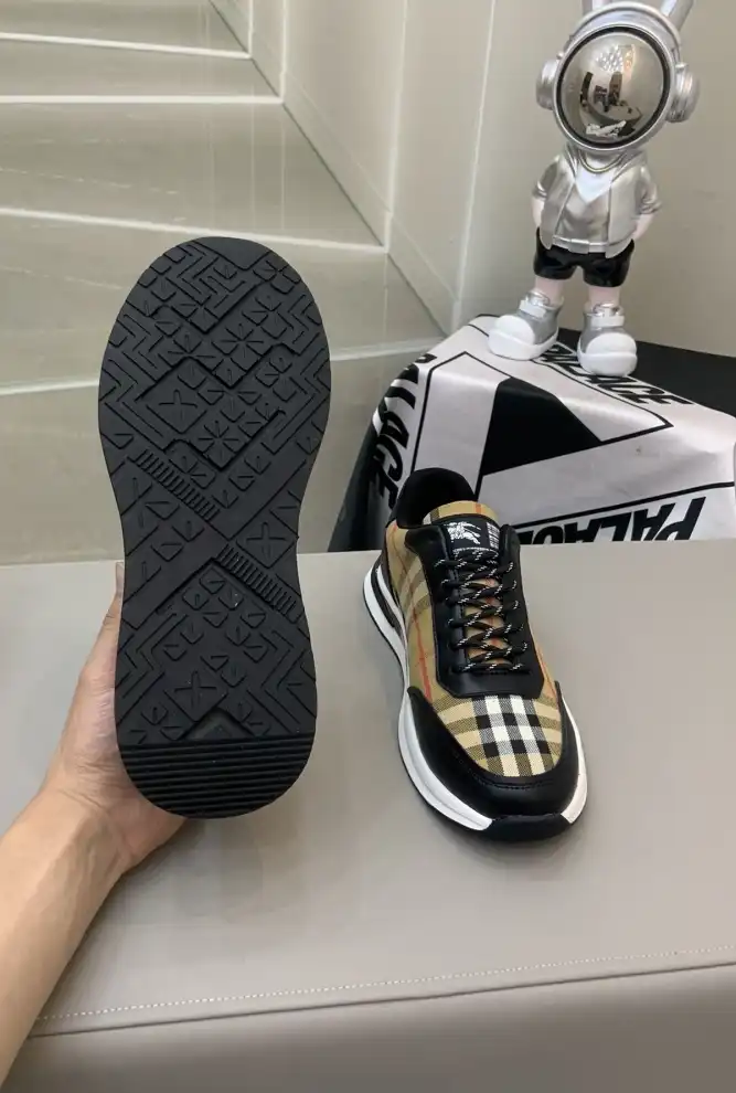 hype Burberry Sneakers