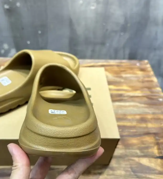 hype Adidas slippers