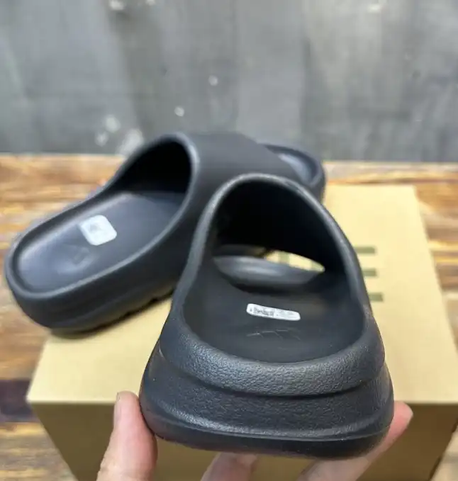 hype Adidas slippers