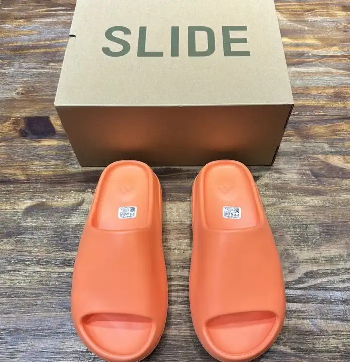 hype Adidas slippers