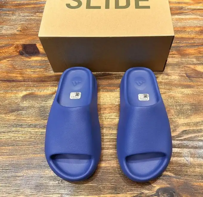 hype Adidas slippers